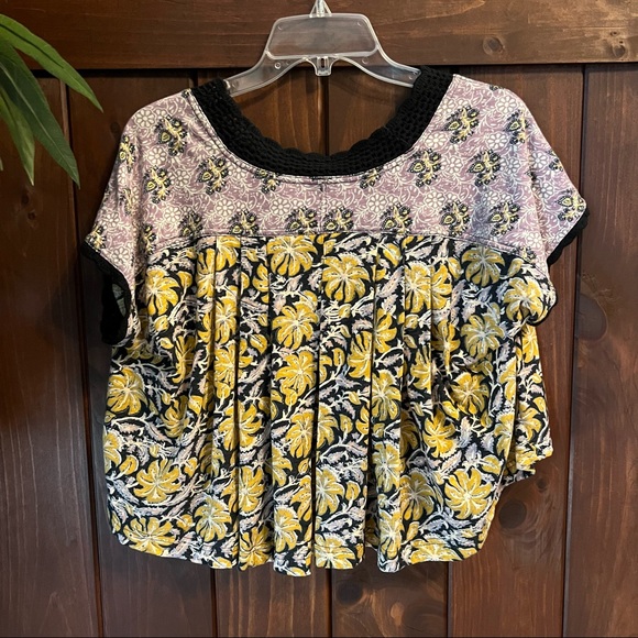 Free People Boho Floral Crochet V-Neck Short Sleeve Oversized Crop Top - Picture 3 of 8